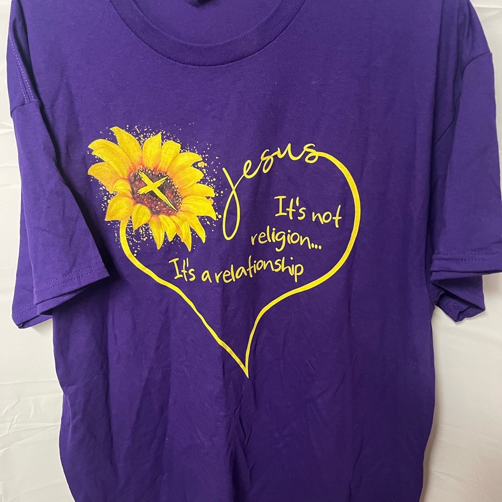 Gildan women's Tee with Yellow Heart Design